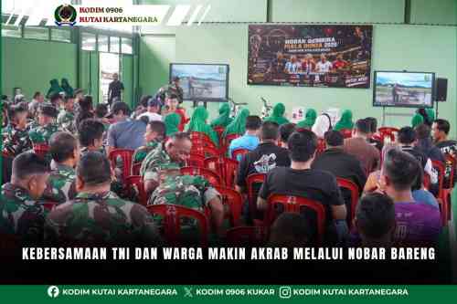 Kebersamaan TNI Dan Warga Makin Akrab Melalui Nobar Bareng Kebersamaan TNI Dan Warga Makin Akrab Melalui Nobar Bareng