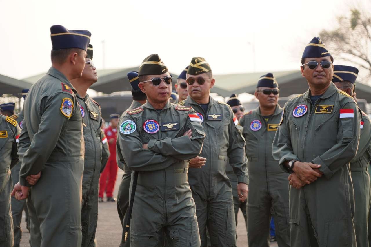 Panglima TNI Tinjau Kesiapan Alutsista Demo Udara HUT Ke-81 RI Panglima TNI Tinjau Kesiapan Alutsista Demo Udara HUT Ke-81 RI