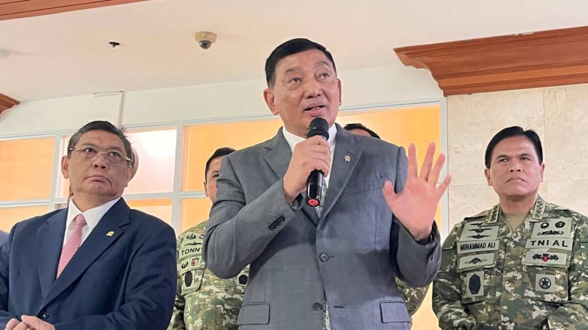 Penanganan Kebakaran Hutan: Tanggung Jawab Bersama Menhan Sjafrie Sebut Suku Dayak Bakal Dapat Privilege Masuk TNI, Apa Saja?