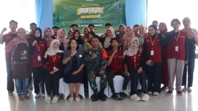 Ketika Seragam Loreng dan Jaket Almamater Berpadu: TMMD 129 Bojonegoro Jadi Ajang Gembleng Generasi Muda