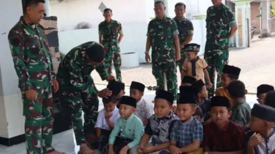 Potret Hangat TMMD 129 Bojonegoro: Kala Prajurit TNI Jadi Sahabat Anak-Anak Desa Kesongo
