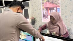 Polantas Tuban Datangi Permukiman, Warga Antusias Bertanya Soal SIM, STNK, dan BPKB