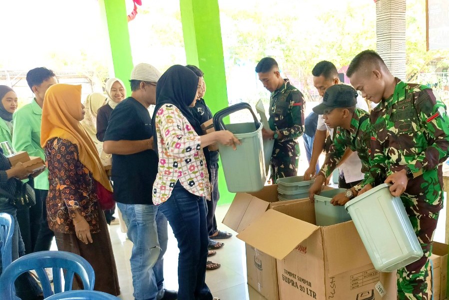 Edukasi Sederhana: Satgas TMMD 129 Bojonegoro Membangun Kesadaran dan Karakter Peduli Lingkungan di Kesongo Edukasi Sederhana: Satgas TMMD 129 Bojonegoro Membangun Kesadaran dan Karakter Peduli Lingkungan di Kesongo