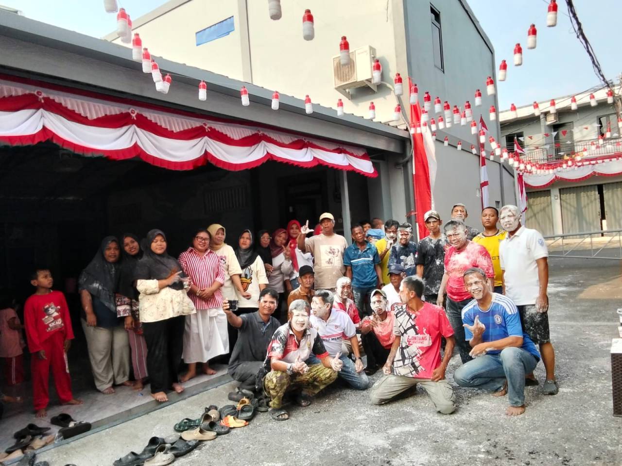 Semangat Gotong Royong Warnai Perayaan HUT Ke-81 RI Bersama Warga Ciracas Semangat Gotong Royong Warnai Perayaan HUT Ke-81 RI Bersama Warga Ciracas