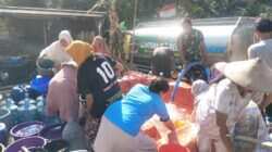 Peduli, Kodim 0813 Bojonegoro Pasok 8000 Liter Air Bersih ke Warga Desa Tlogohaji