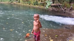 Keseruan Anak Anak Kp. Sesor menikmati Air Terjun, TMMD Ke-129 Buka Akses Wisata, Tangga Menuju Air Terjun Kini Lebih Nyaman Dilalui