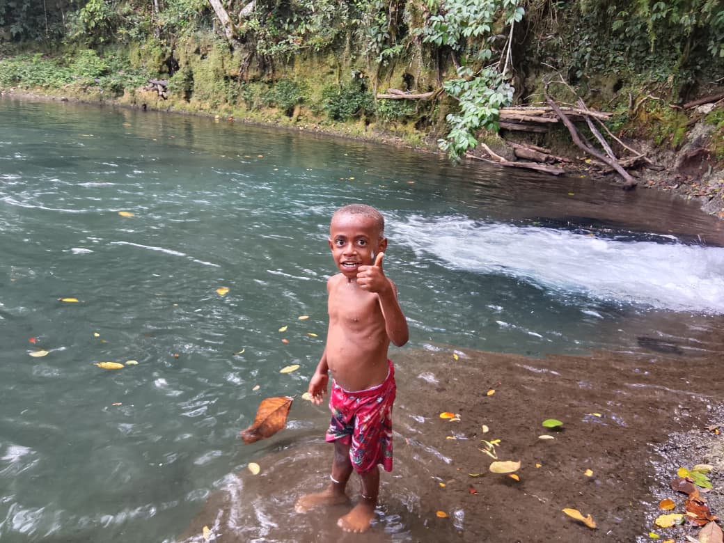 Keseruan Anak Anak Kp. Sesor menikmati Air Terjun, TMMD Ke-129 Buka Akses Wisata, Tangga Menuju Air Terjun Kini Lebih Nyaman Dilalui Keseruan Anak Anak Kp. Sesor menikmati Air Terjun, TMMD Ke-129 Buka Akses Wisata, Tangga Menuju Air Terjun Kini Lebih Nyaman Dilalui