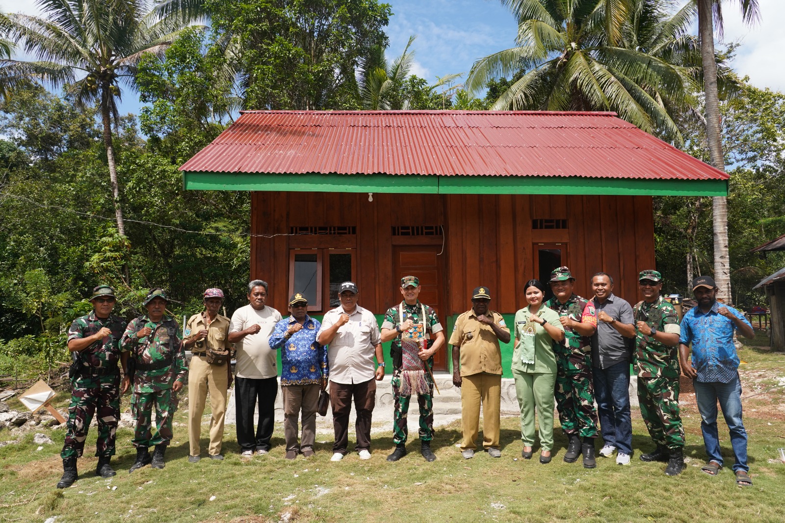 Danrem 181/PVT Bersama Forkopimda Tinjau Hasil TMMD Ke-129, Pastikan Pembangunan di Kampung Sesor Berikan Manfaat Nyata Danrem 181/PVT Bersama Forkopimda Tinjau Hasil TMMD Ke-129, Pastikan Pembangunan di Kampung Sesor Berikan Manfaat Nyata