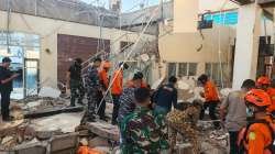 TNI Kerahkan 1.267 Personel Tangani Dampak Gempa di Flores TNI Kerahkan 1.267 Personel Tangani Dampak Gempa di Flores