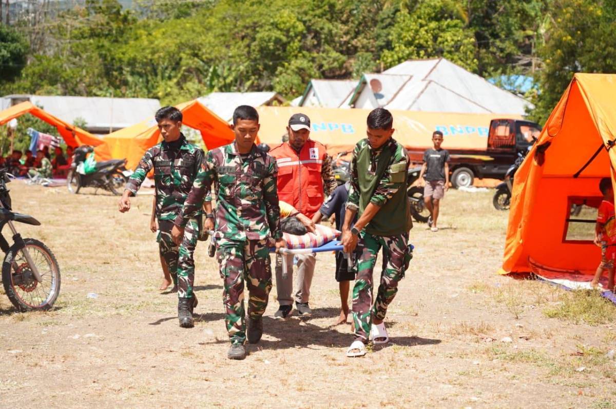 Totalitas, TNI Kerahkan 4.477 Personel dan 27 Alutsista Bantu Korban Terdampak Gempa NTT Totalitas, TNI Kerahkan 4.477 Personel dan 27 Alutsista Bantu Korban Terdampak Gempa NTT