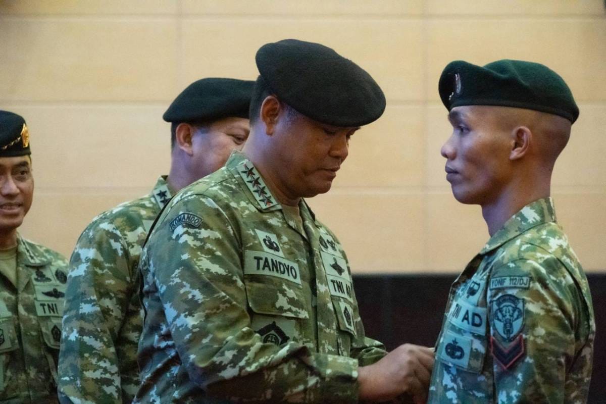 Panglima TNI Beri Penghargaan Istimewa Atas Aksi Heroik Dua Prajurit TNI di Masjid Baiturrahman Panglima TNI Beri Penghargaan Istimewa Atas Aksi Heroik Dua Prajurit TNI di Masjid Baiturrahman