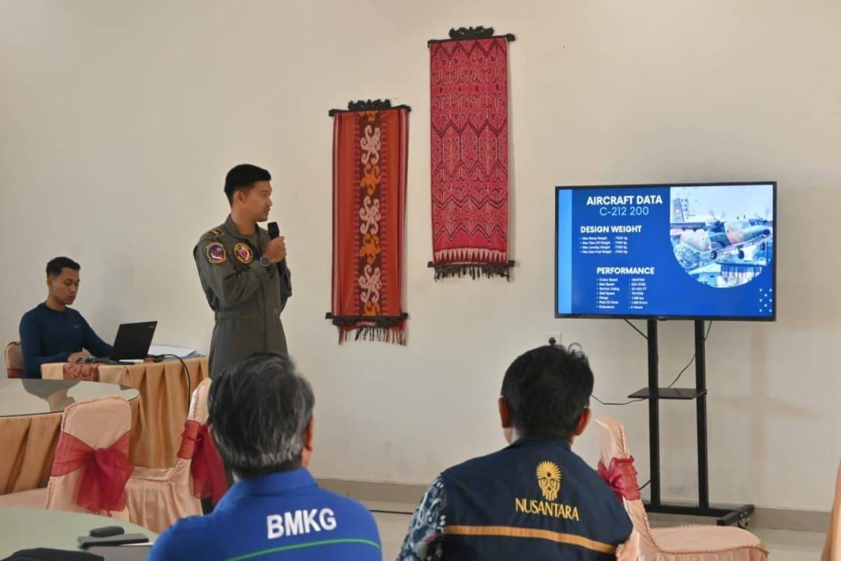 TNI Kerahkan 3 Pesawat Bantu Modifikasi Cuaca untuk Penanganan Karhutla di Kalimantan TNI Kerahkan 3 Pesawat Bantu Modifikasi Cuaca untuk Penanganan Karhutla di Kalimantan
