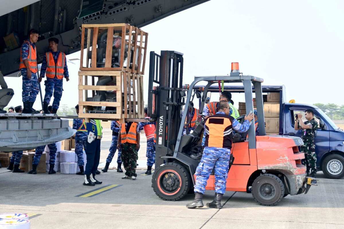 Mendukung Penuh Penanganan Karhutla, TNI AU Terbangkan A-400M Bawa Bantuan Presiden RI Yang Dikirim oleh Kemhan-Kementan Mendukung Penuh Penanganan Karhutla, TNI AU Terbangkan A-400M Bawa Bantuan Presiden RI Yang Dikirim oleh Kemhan-Kementan
