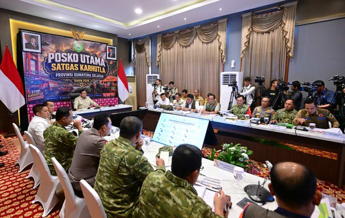 Panglima TNI Dampingi Presiden Prabowo Tinjau Penanganan Karhutla di Riau dan Sumatera Selatan Panglima TNI Dampingi Presiden Prabowo Tinjau Penanganan Karhutla di Riau dan Sumatera Selatan