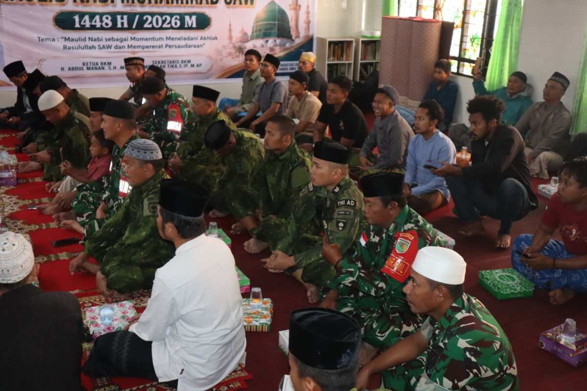 Kodim 1714/Puncak Jaya Bersama Polri dan Masyarakat Gelar Peringatan Maulid Nabi Muhammad SAW 1448 H di Kab. Puncak Jaya Kodim 1714/Puncak Jaya Bersama Polri dan Masyarakat Gelar Peringatan Maulid Nabi Muhammad SAW 1448 H di Kab. Puncak Jaya