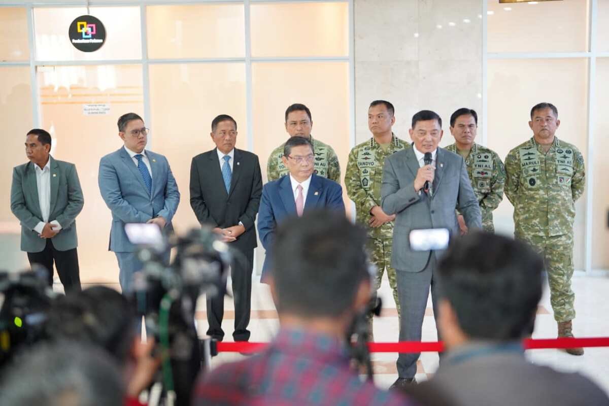 Wapang TNI Dampingi Menhan RI dalam Rapat Kerja Bersama Komisi I DPR RI Wapang TNI Dampingi Menhan RI dalam Rapat Kerja Bersama Komisi I DPR RI