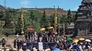 Pesona Prosesi Ruwatan Anak Rambut Gimbal di Dieng Culture Festival 2026