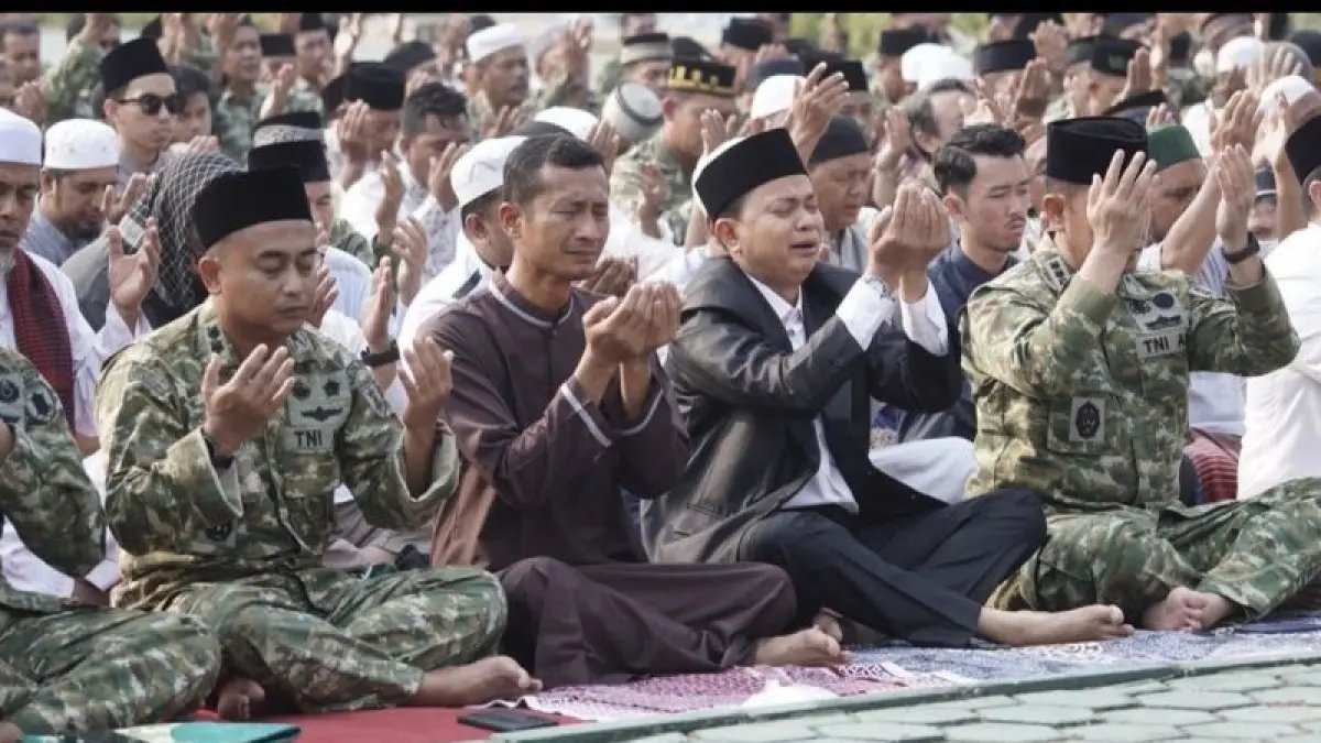 Salat Istisqa Korem 091 untuk Atasi Kebakaran Hutan