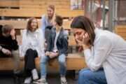 Menjaga Energi Orang Introvert di Lingkungan Sosial