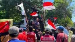 Demonstrasi Juru Parkir di Balai Kota Surabaya Demonstrasi Juru Parkir di Balai Kota Surabaya