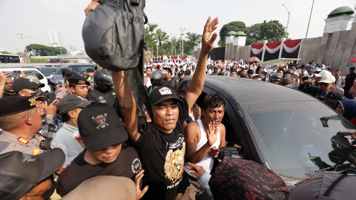 Aksi Unjuk Rasa Warga Pati di DPR: Tuntutan dan Respons