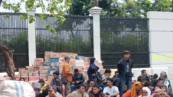 Aksi Demontrasi dan Pendistribusian Logistik di Depan Gedung DPR RI Aksi Demontrasi dan Pendistribusian Logistik di Depan Gedung DPR RI