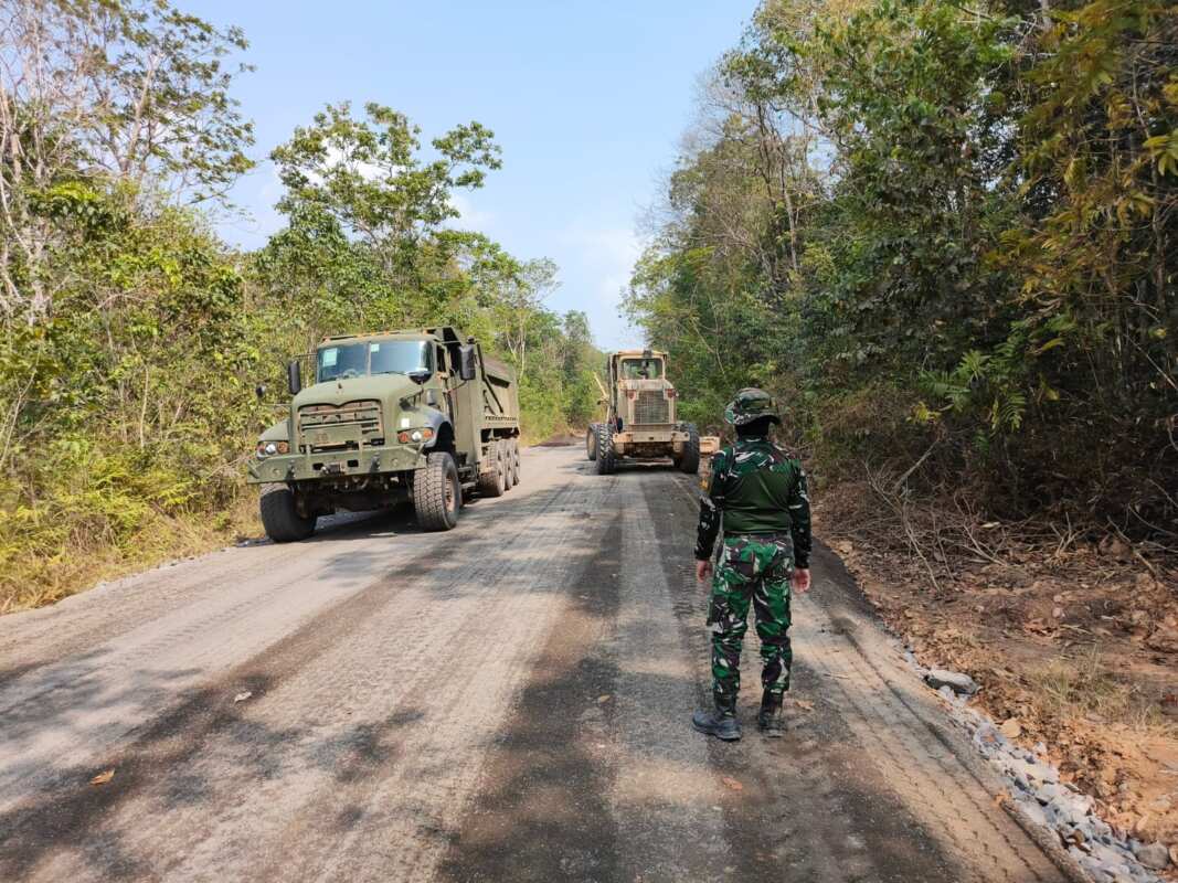 Wadan Kodiklat TNI Tinjau Proyek Pengerasan Jalan Encap Super Garuda Shield 2026 di Baturaja Wadan Kodiklat TNI Tinjau Proyek Pengerasan Jalan Encap Super Garuda Shield 2026 di Baturaja