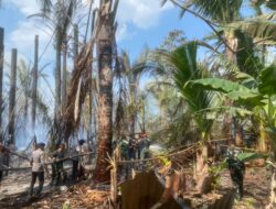 Kobaran Api Mengancam Lahan SMKN 3, Tim gabungan TNI-Polri dan Instansi Terkait Bergerak Cepat Padamkan Api