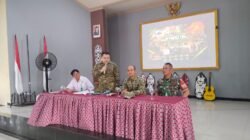 CEGAH KARHUTLA, TIM PENYULUHAN MABES TNI BERSAMA PASIS DIREG 56 SESKO TNI SOSIALISASIKAN BAHAYA KEBAKARAN KEPADA PELAJAR SMK KEHUTANAN CEGAH KARHUTLA, TIM PENYULUHAN MABES TNI BERSAMA PASIS DIREG 56 SESKO TNI SOSIALISASIKAN BAHAYA KEBAKARAN KEPADA PELAJAR SMK KEHUTANAN