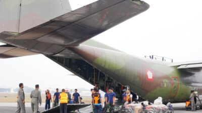 Hari Kedelapan Belas Penanganan Gempa NTT, TNI Kirim 1.054,603 Ton Bantuan Hari Kedelapan Belas Penanganan Gempa NTT, TNI Kirim 1.054,603 Ton Bantuan