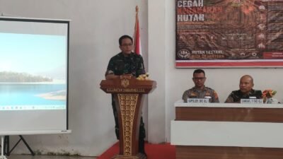 TIM PENYULUH MABES TNI BERSAMA PASIS DIKREG 56 SESKO TNI EDUKASI WARGA CEGAH KARHUTLA
