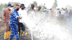 Gunakan Cairan Khusus, Metode Undercooling Dikerahkan; Gubernur, Danlanud, dan Forkopimda Kalsel Bersinergi di Titik Api Atasi Karhutla