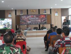 TIM PENYULUH KARHUTLA MABES TNI BERSAMA PASIS DIKREG 56 SESKO TNI EDUKASI MASYARAKAT SAMARINDA SEBERANG PENTINGANYA TENTANG KARHUTLA