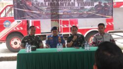 TIM PENYULUH KARHUTLA MABES TNI BERSAMA PASIS DIKREG 56 SESKO TNI TINJAU POSKO DAN LAHAN KEBAKARAN DI SAMARINDA SEBERANG TIM PENYULUH KARHUTLA MABES TNI BERSAMA PASIS DIKREG 56 SESKO TNI TINJAU POSKO DAN LAHAN KEBAKARAN DI SAMARINDA SEBERANG