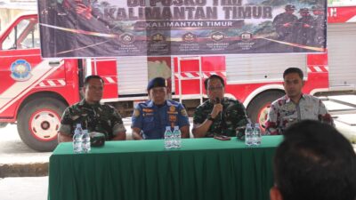 TIM PENYULUH KARHUTLA MABES TNI BERSAMA PASIS DIKREG 56 SESKO TNI TINJAU POSKO DAN LAHAN KEBAKARAN DI SAMARINDA SEBERANG TIM PENYULUH KARHUTLA MABES TNI BERSAMA PASIS DIKREG 56 SESKO TNI TINJAU POSKO DAN LAHAN KEBAKARAN DI SAMARINDA SEBERANG