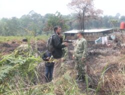 TIM PENYULUH KARHUTLA MABES TNI BERSAMA PASIS DIREG 56 SESKO TNI TINJAU LANGSUNG LAHAN TERBAKAR DI WILAYAH PALARAN