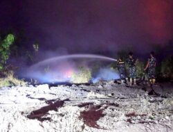 Gelap Malam Tak Jadi Penghalang, Satgas Karhutla Lanud Sjamsudin Noor Kembali Berjibaku Hadang Karhutla Hingga Dini Hari