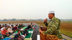 Satgas Kahurtla TNI Gelar Sholat Istisqo dan Sosialisasi di Melawi