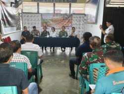 Satgas Karhutla TNI Kawal Penyaluran Bantuan Korporasi untuk Desa Terdampak di Melawi