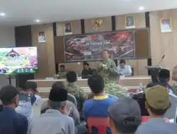 Tim Penyuluh Mabes TNI Edukasi Tomas, Toga dan Todat Samarinda Seberang tentang Pencegahan Karhutla