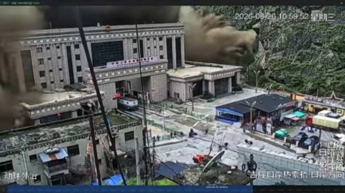 Banjir Bandang Tibet-Nepal: Pekerja PLTA Terjebak dan Upaya Tim SAR Banjir Bandang Tibet-Nepal: Pekerja PLTA Terjebak dan Upaya Tim SAR
