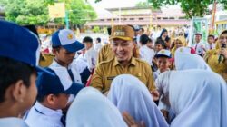 Pelaksanaan Hari Pertama Belajar Tatap Muka di Pekanbaru Pelaksanaan Hari Pertama Belajar Tatap Muka di Pekanbaru