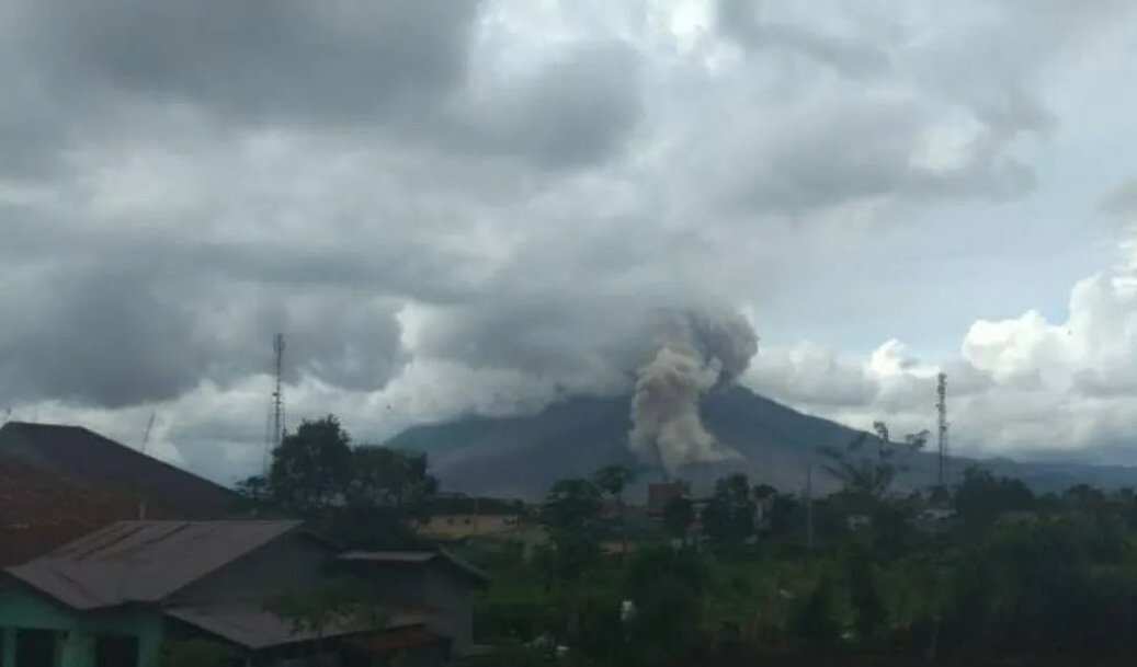 Erupsi Gunung Sinabung: Warga Diminta Waspada Erupsi Gunung Sinabung: Warga Diminta Waspada