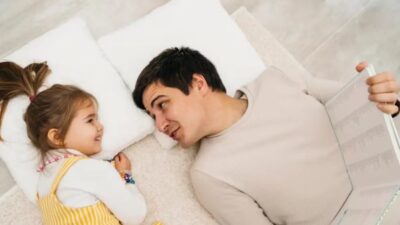Menjelaskan Kekacauan Dunia kepada Anak-anak: Sembilan Pendekatan Efektif Menjelaskan Kekacauan Dunia kepada Anak-anak: Sembilan Pendekatan Efektif