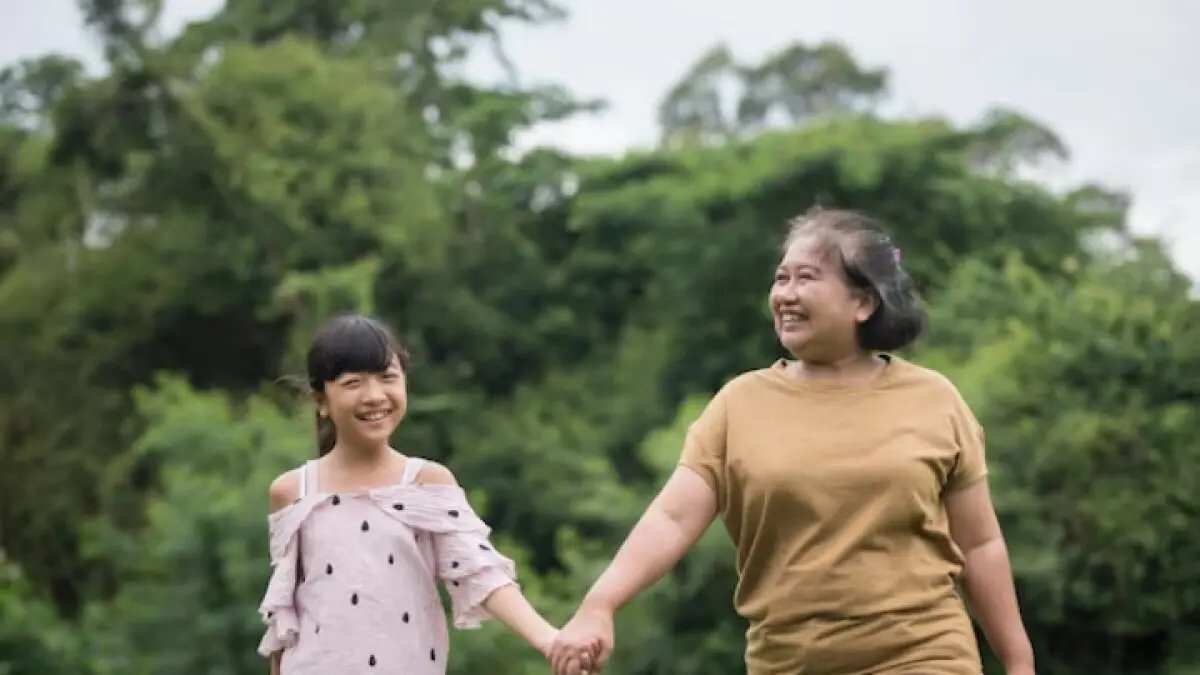 Kebiasaan Kecil Kakek-Nenek yang Membuat Cucu Semakin Rindu Kebiasaan Kecil Kakek-Nenek yang Membuat Cucu Semakin Rindu