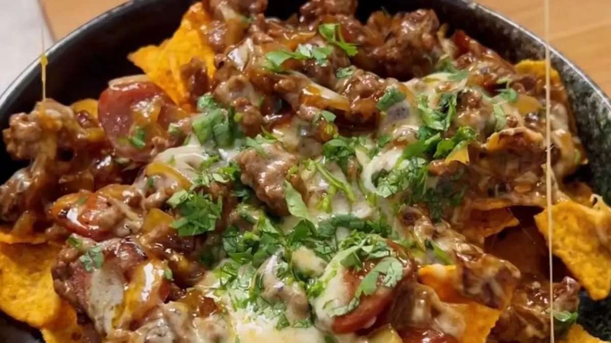 Camilan Gurih: Resep Nachos Rumahan dengan Topping Daging dan Keju Mozzarella