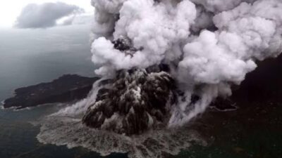Erupsi Gunung Anak Krakatau yang Membuat Warga Cemas