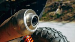 Mengidentifikasi Penyebab dan Solusi Knalpot Motor yang Mengeluarkan Asap Putih