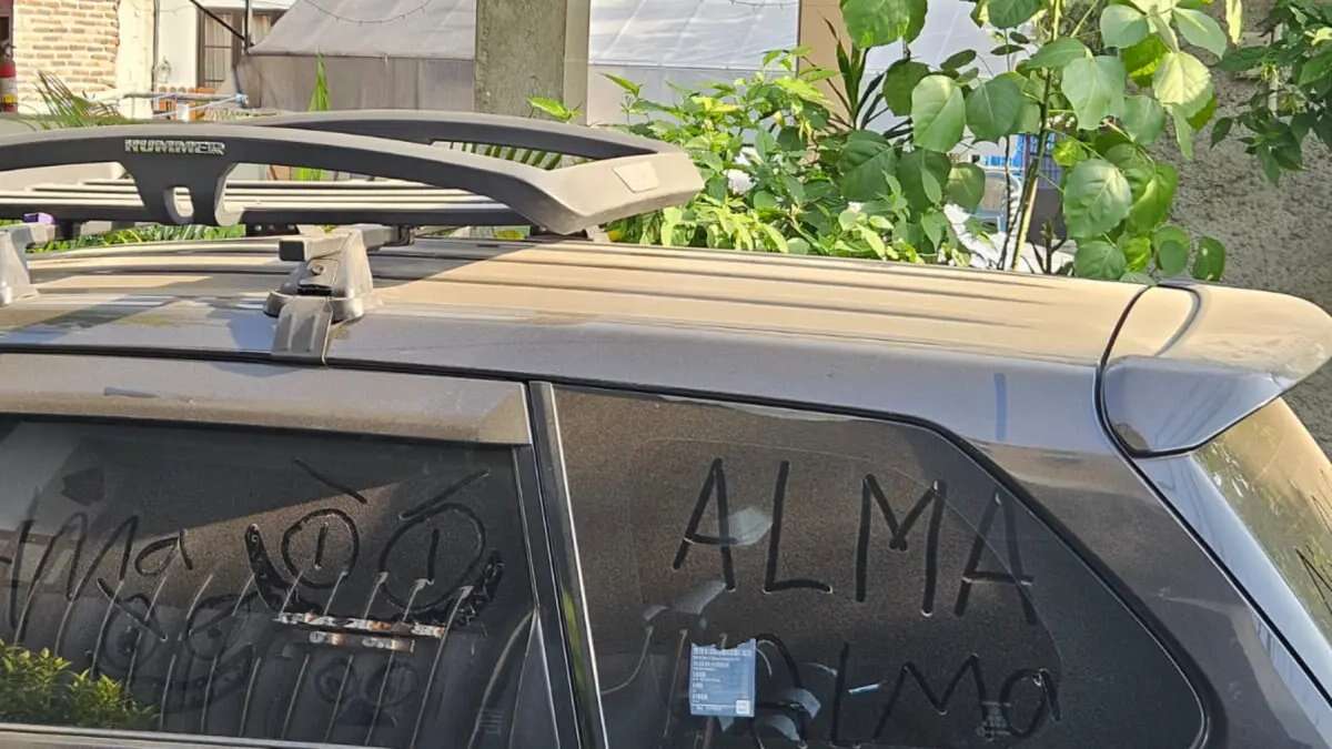 Langkah Aman Bersihkan Mobil Dari Abu Vulkanik