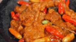 Membuat Sambal Krecek Empuk Bersantan: Resep Praktis untuk Lauk Yang Menggugah Selera